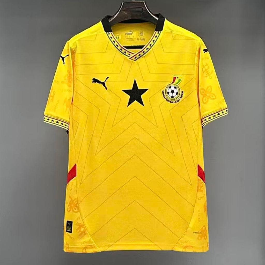 Maillot de football Ghana 24/25, version spéciale jaune, par Le 12 -ème Maillot, vue de face avec logo et design distinctif