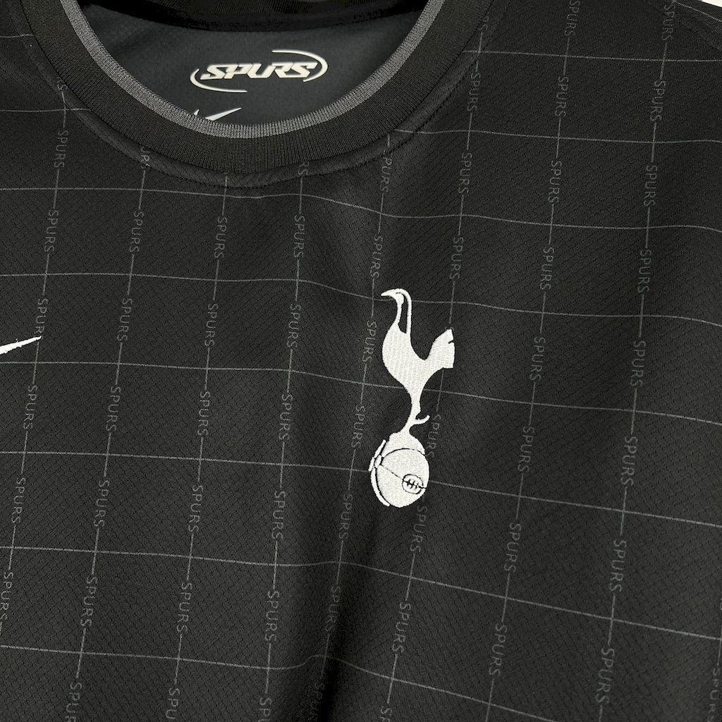 Maillot extérieur Tottenham Real 2025-26 Le 12-ème Maillot, maillot de football avec logo et design officiel visible.