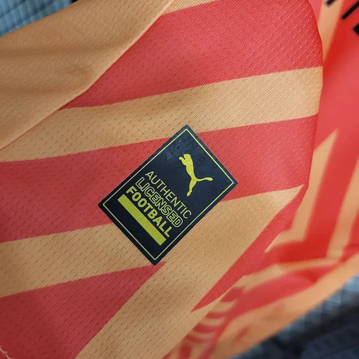 Maillot gardien AC Milan 2023 2024 Le 12-ème Maillot, jersey de football avec logo et détails du maillot de gardien.
