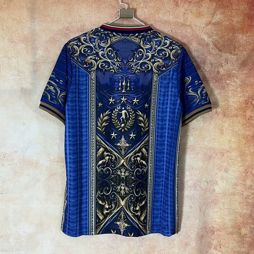 Maillot de football Italie 24/25 bleu, marque Le 12 -ème Maillot, vue de face avec détails du design officiel.