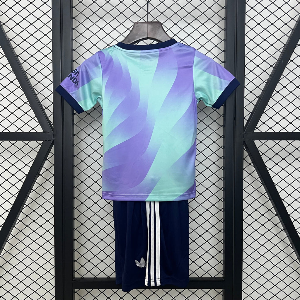 Ensemble enfant Arsenal Le 12 -ème Maillot, maillot et short assortis aux couleurs de l'équipe de football, pour jeunes supporters.
