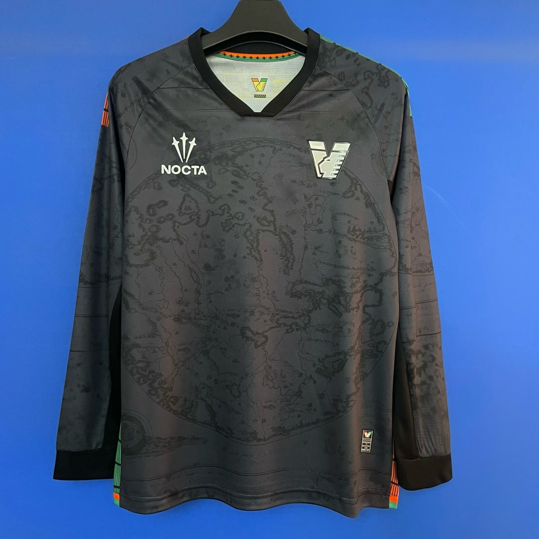 Maillot domicile Venise 25/26 à manches longues de Le 12 -ème Maillot, maillot de football avec logo et détails de l'équipe.