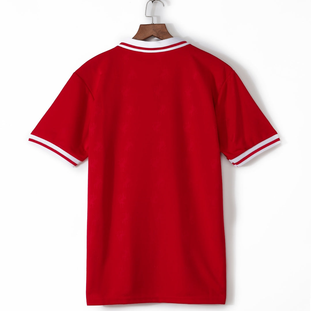 Maillot domicile rétro Liverpool 1996-1997 Le 12 -ème Maillot, maillot de football vintage avec logo et détails classiques.
