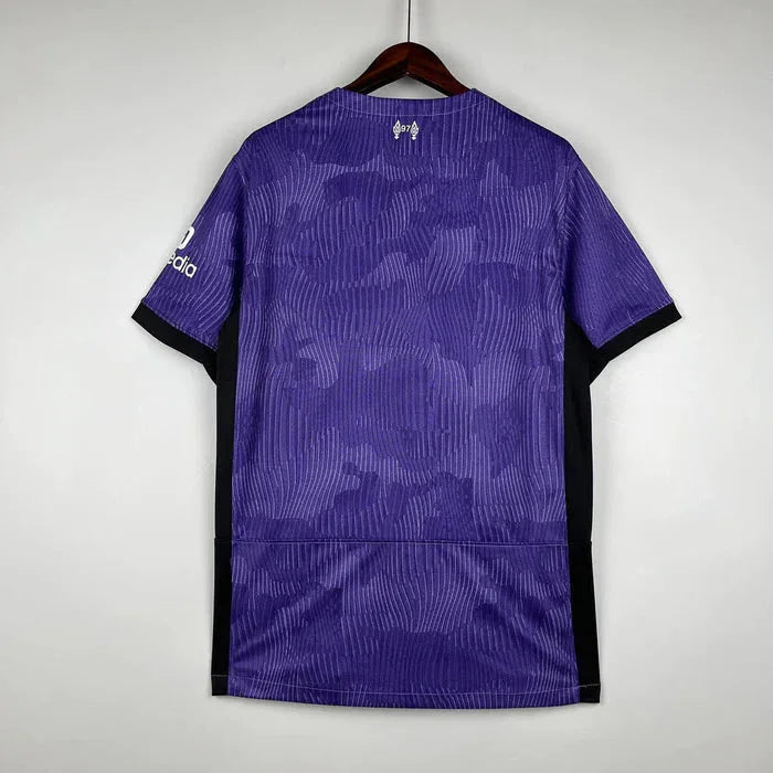 Maillot Liverpool saison 2023-2024 third de la marque Le 12 -ème Maillot, vue de face, avec logo et design distinctif.