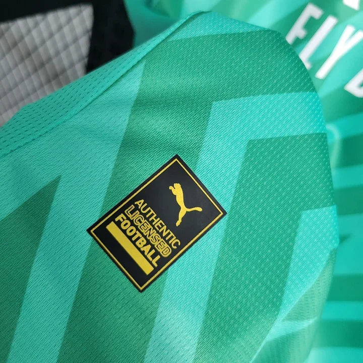 Maillot de gardien AC Milan 2023 2024 Le 12-ème Maillot, avec logo et détails du maillot de football.