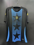 Maillot 24/25 Argentine noir Le 12 -ème Maillot, maillot de football noir avec détails argentés, visible en gros plan.