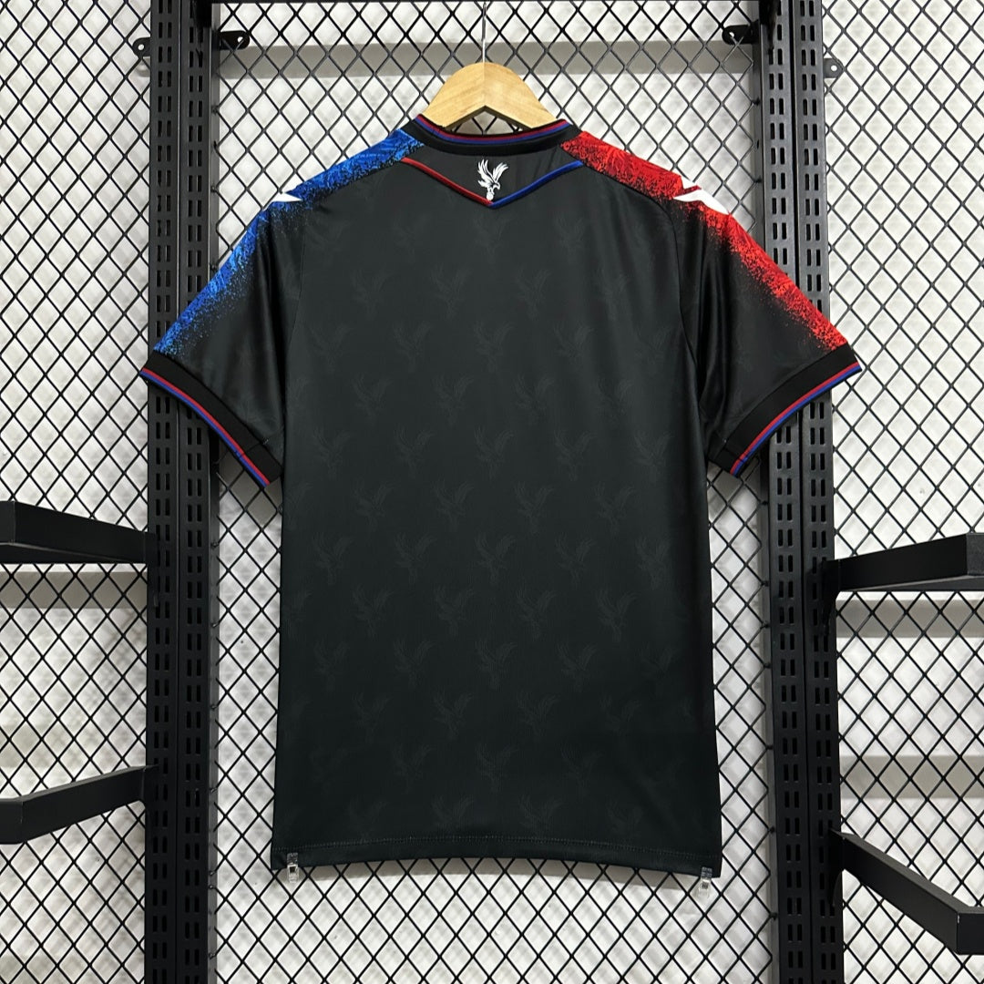 Maillot third Crystal Palace 2024-2025 de Le 12-ème Maillot, devant avec logo et motifs bleus et rouges.