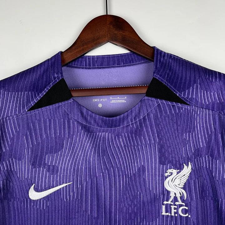 Maillot de football Liverpool saison 2023-2024 troisième, marque Le 12 -ème Maillot, vue de face avec logo et design distinctif