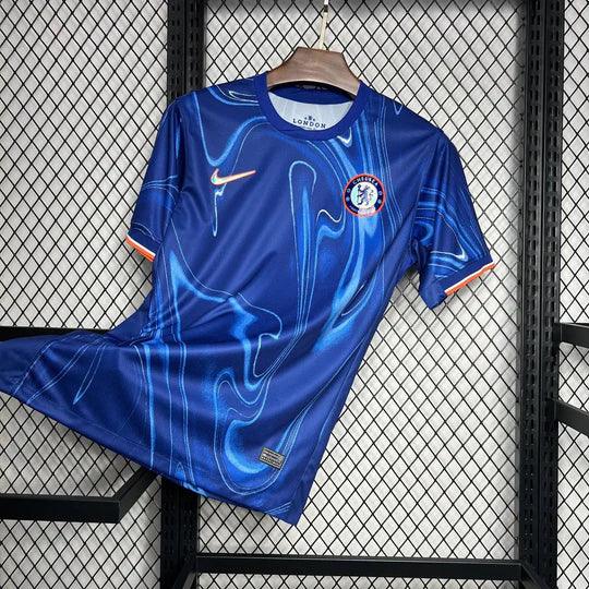Maillot domicile Chelsea 2024/25 Le 12 -ème Maillot, maillot de football avec logo du club et design officiel, vue de face.