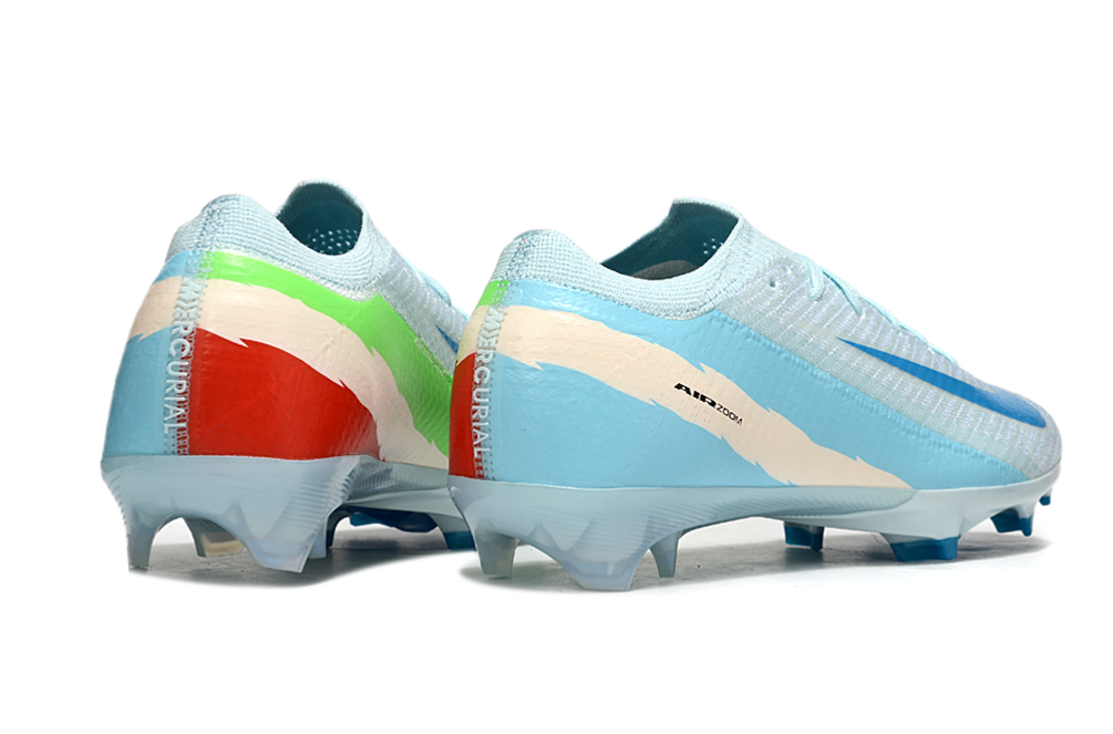 Crampons Mercurial Superfly IX Elite pour football, semelles en métal avec pointes, chaussures de sport Nike.