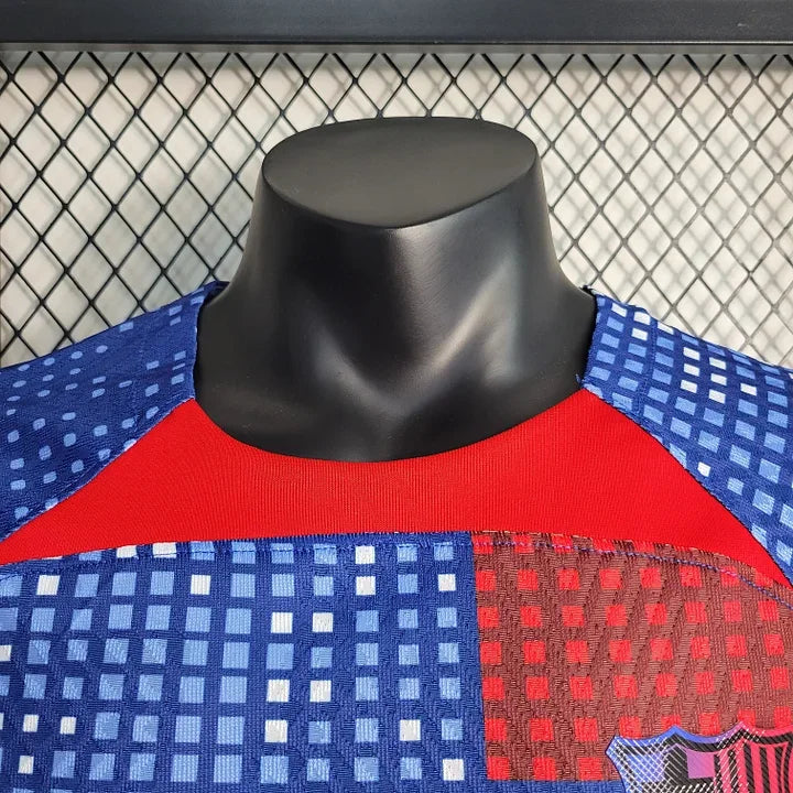 Maillot d'entraînement FC Barcelone 2023-2024 Le 12-ème Maillot, respirant, avec logo du club et motifs sportifs sur le tissu blanc et bleu