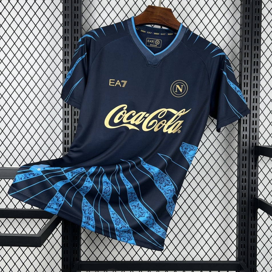 Maillot d'entraînement Naples 25/26 de couleur bleue, marque Le 12 -ème Maillot, vue de face sur fond blanc.