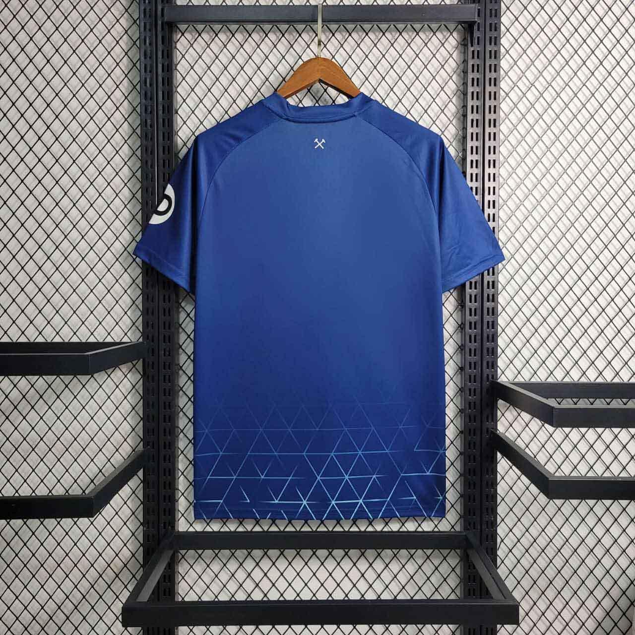 Maillot extérieur West Ham 2023-24 par Le 12 -ème Maillot, vue du devant avec logo et détails du maillot de football.