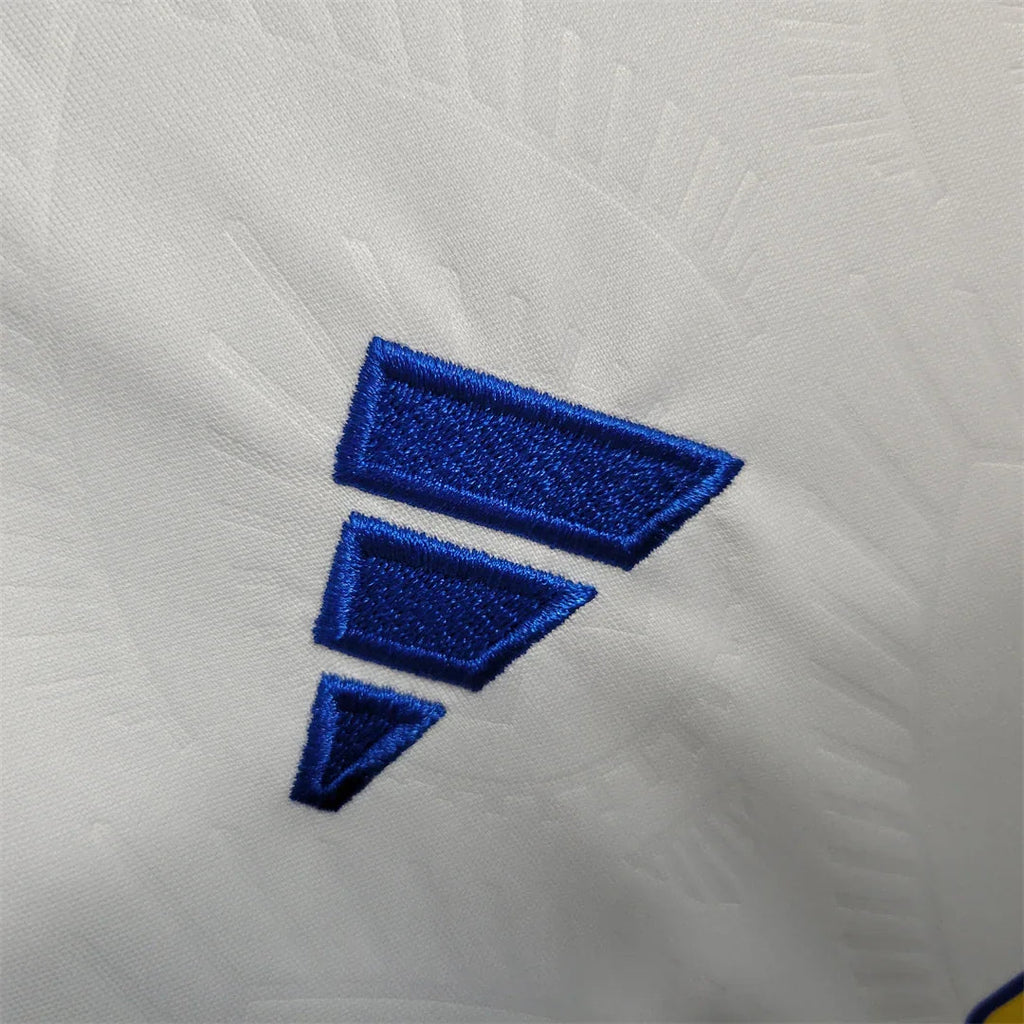 Maillot Leeds United 2023-24 Le 12-ème Maillot, maillot officiel de football avec logo et détails du club.