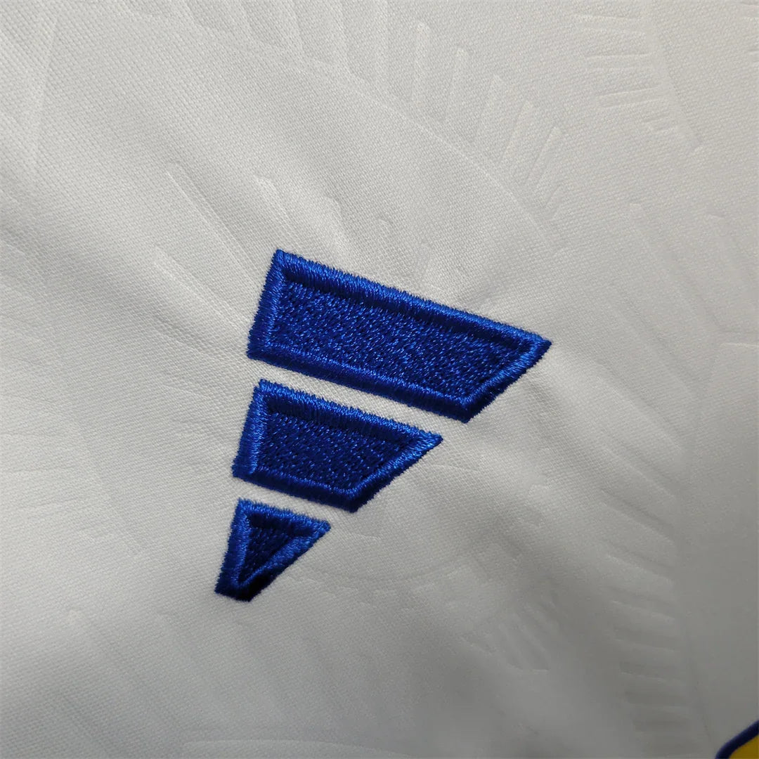 Maillot Leeds United 2023-24 Le 12-ème Maillot, maillot officiel de football avec logo et détails du club.