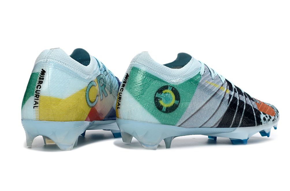Crampons AIR Zoom Mercurial Vapor 16 Elite de Le 12 -ème Maillot pour football, vue en gros plan, semelles en acier.