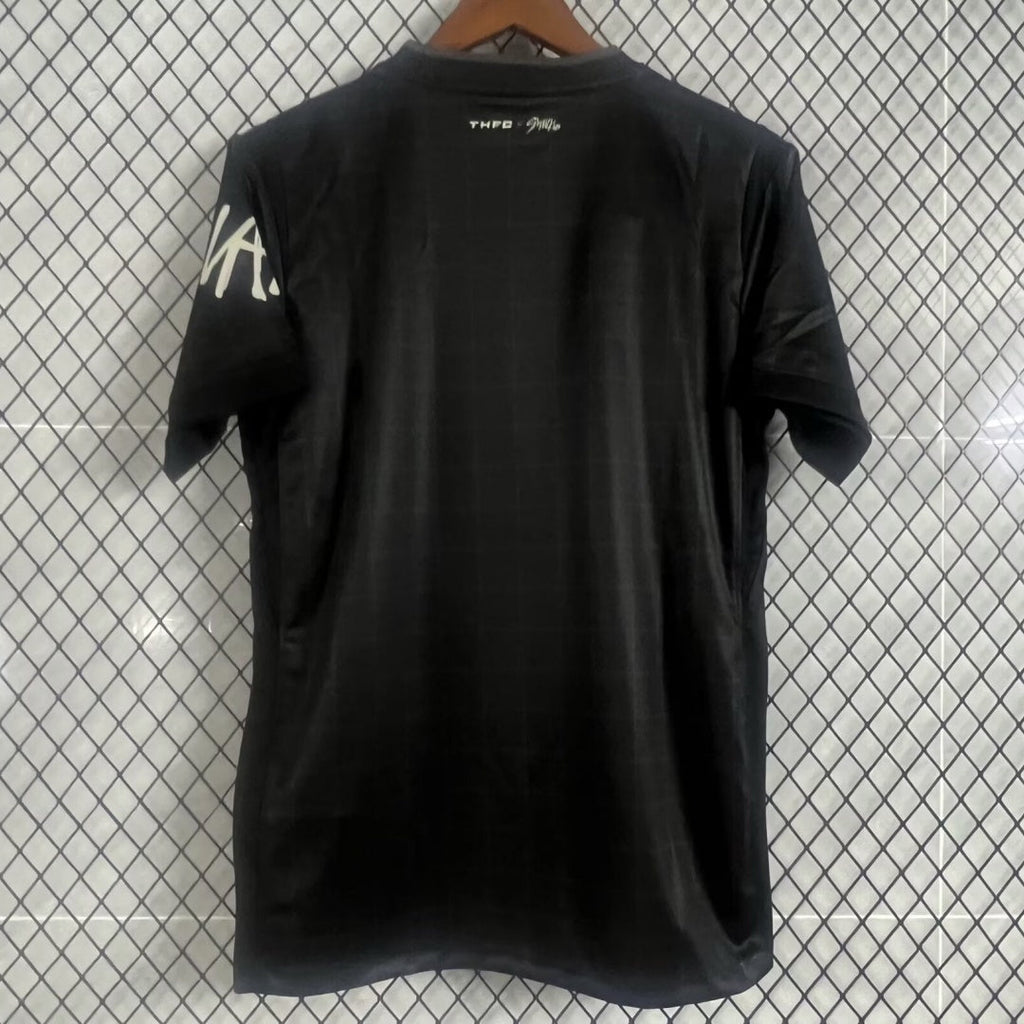 Maillot Tottenham 25/26 Le 12 -ème Maillot, maillot de football avec logo et design officiel, vue de face.