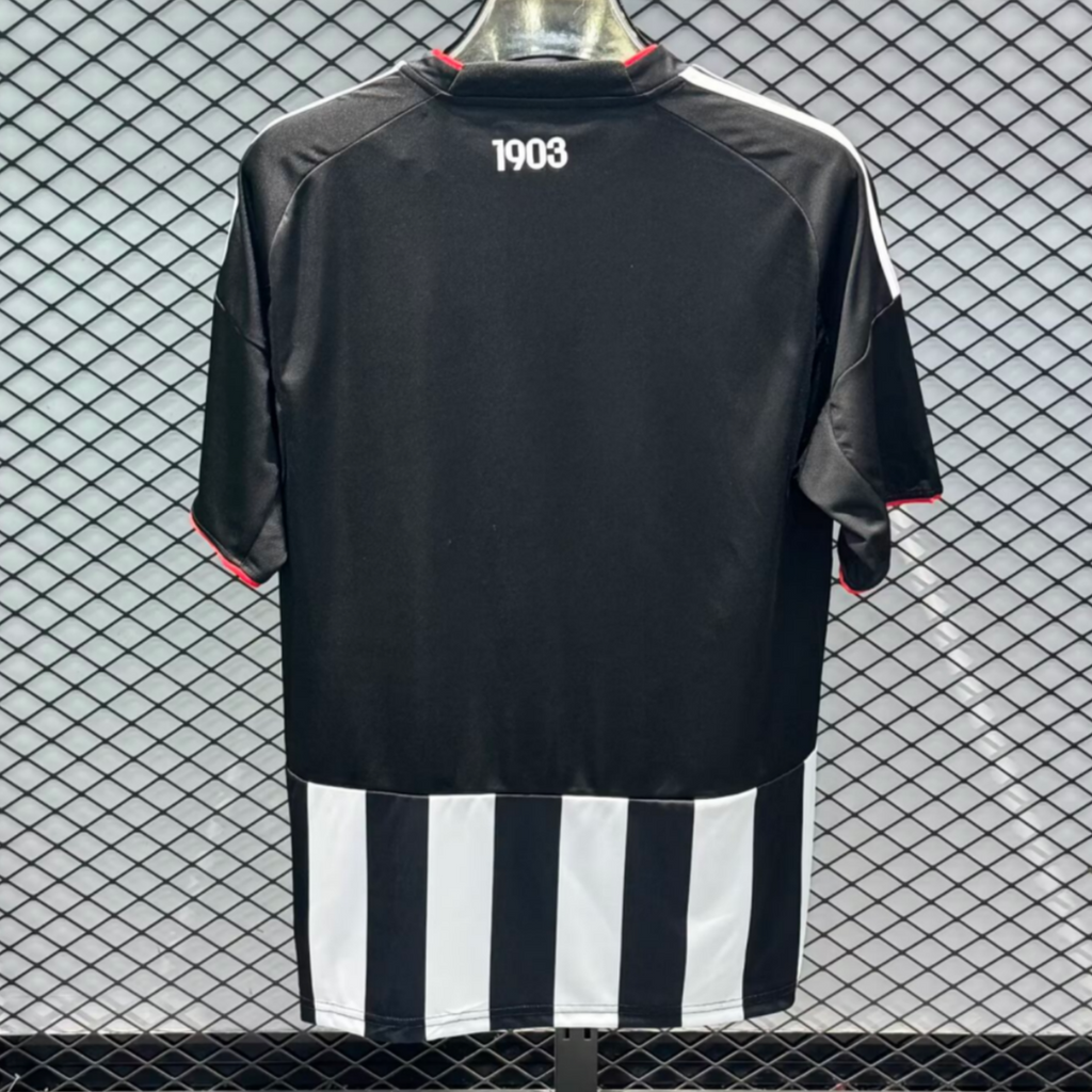 Maillot domicile Besiktas 25/26 Le 12-ème Maillot, maillot de football avec logo et détails de l'équipe sur le devant