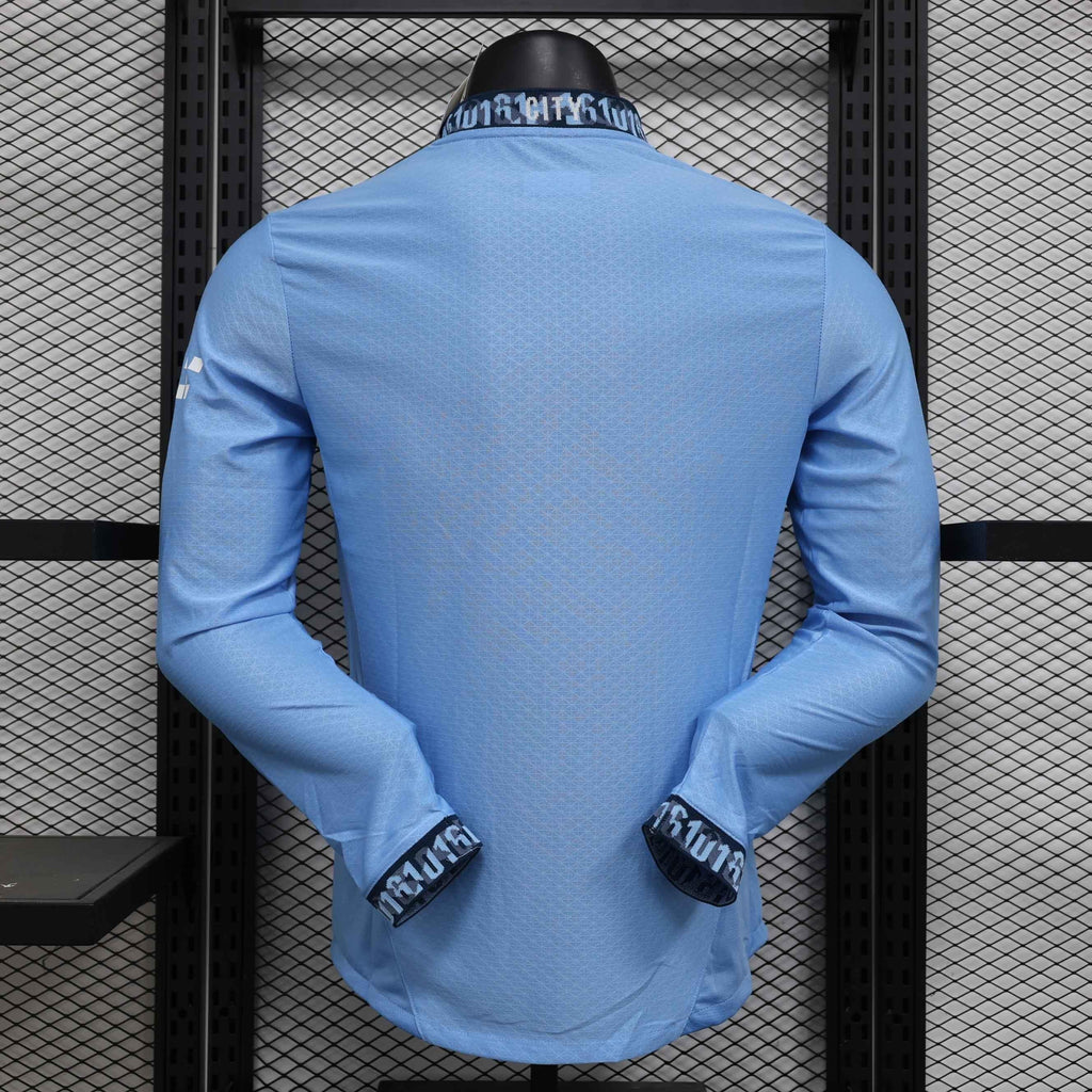 Maillot Manchester City manches longues 2024-25 de la marque Le 12 -ème Maillot, vue de face avec logo et détails du design.