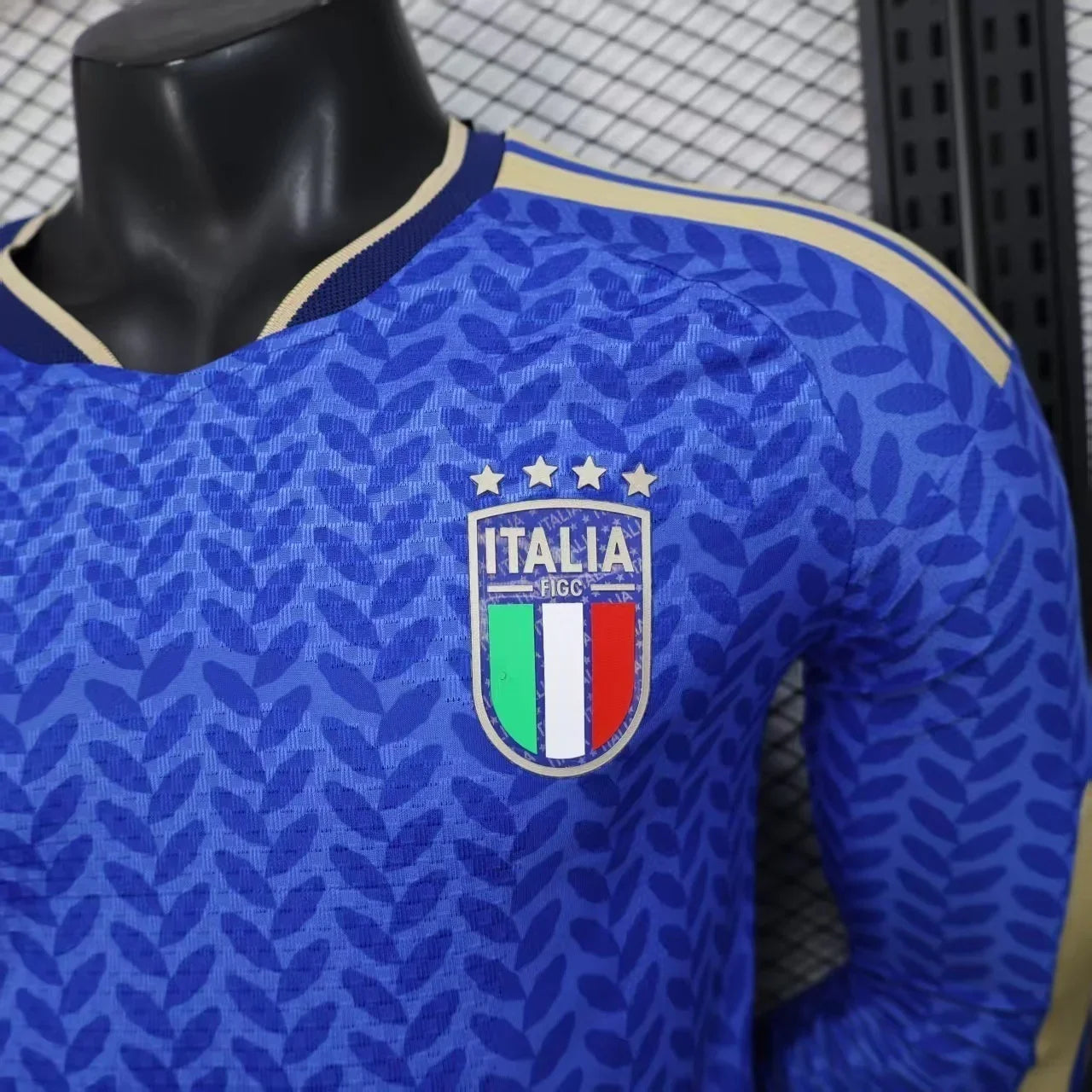 Maillot de football Italie manches longues Coupe du Monde 2026, Le 12 -ème Maillot, vue de face avec logo et détails.