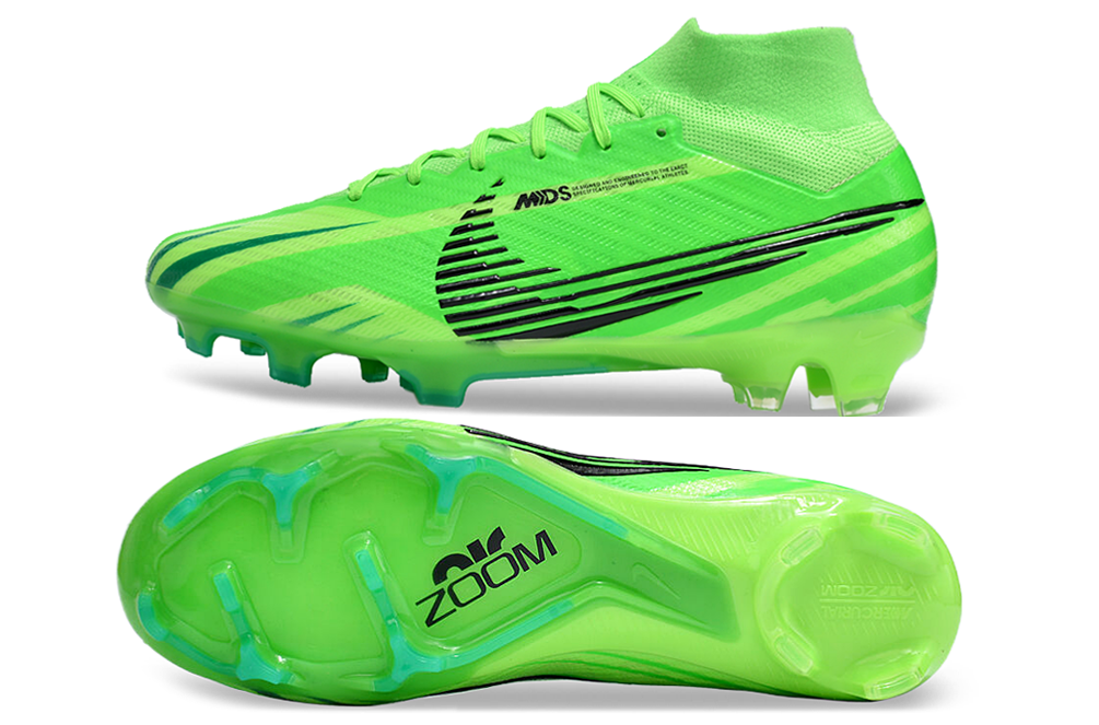 Crampons Mercurial Superfly IX Elite pour football, avec semelles à crampons en métal, conçus pour performance et adhérence.