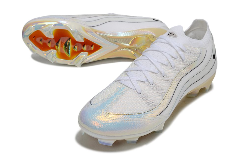 Crampons Air Max 95 de Le 12 -ème Maillot, chaussures de sport avec semelles en caoutchouc et design moderne, vues de côté