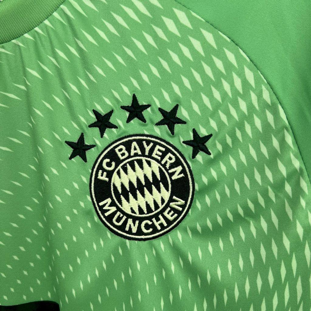 Maillot gardien Bayern Munich 2025-26 Le 12 -ème Maillot, maillot de football avec logo et détails de l'équipe.
