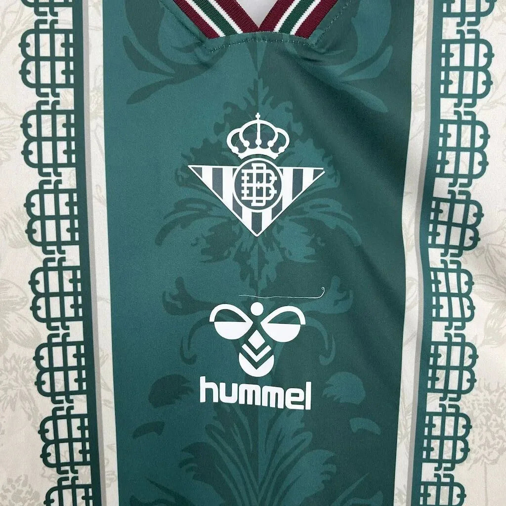 Maillot de football Betis concept 2025-26 de la marque Le 12 -ème, vue de face avec logo et design moderne.