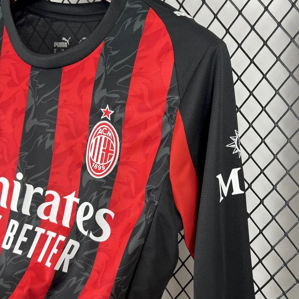 Maillot de football AC Milan 2025/26 Le 12 -ème Maillot, maillot sportif avec logo de l'équipe rouge et noir.