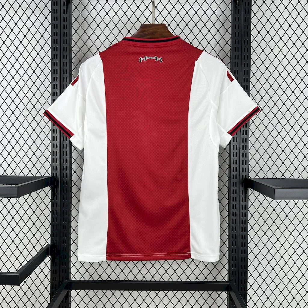 Maillot Ajax 2025-26 de la marque Le 12 -ème Maillot, vue front avec logo et détails du maillot de football.