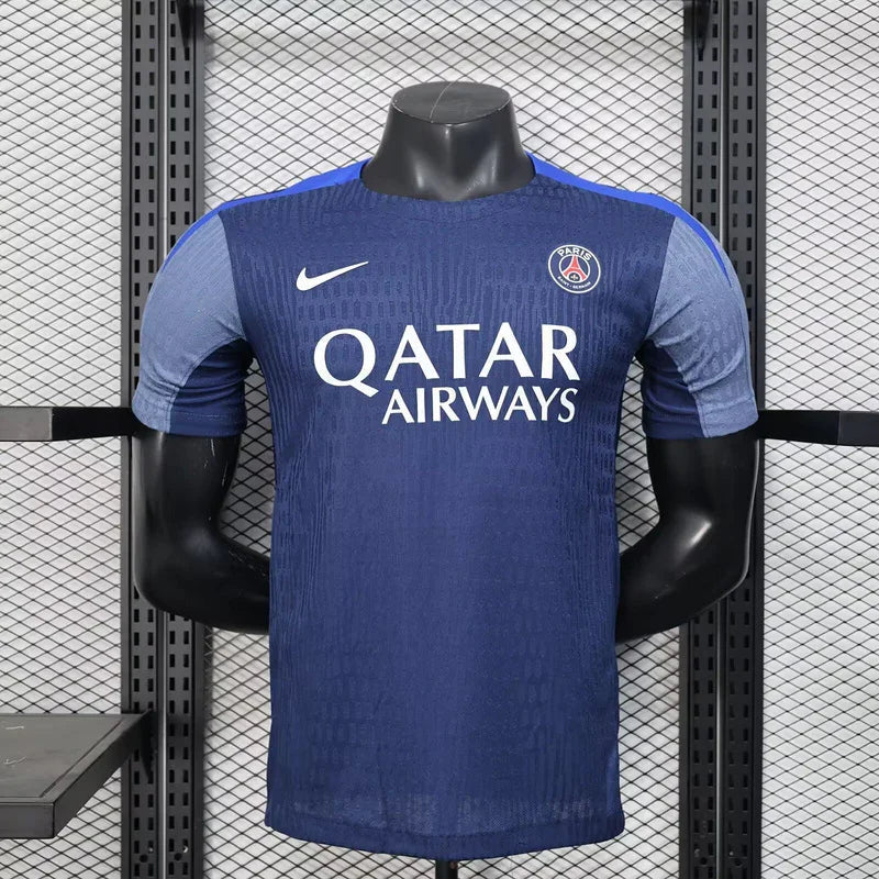 Maillot d'entraînement PSG 2025-26 de la marque Le 12-ème Maillot, vue de face avec logo et détails du tissu.