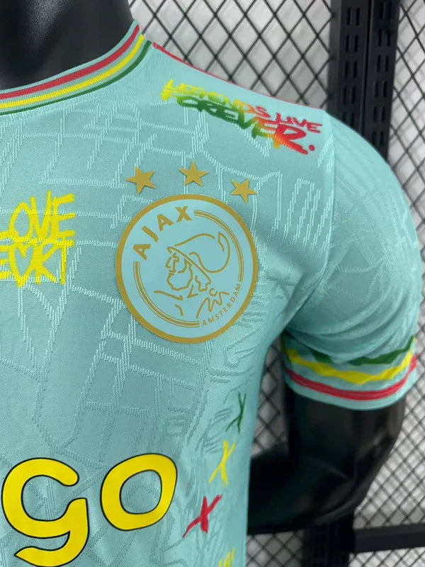 Maillot Ajax concept 2025-26 de Le 12 -ème Maillot, devant du maillot avec design moderne et logo Ajax visible.
