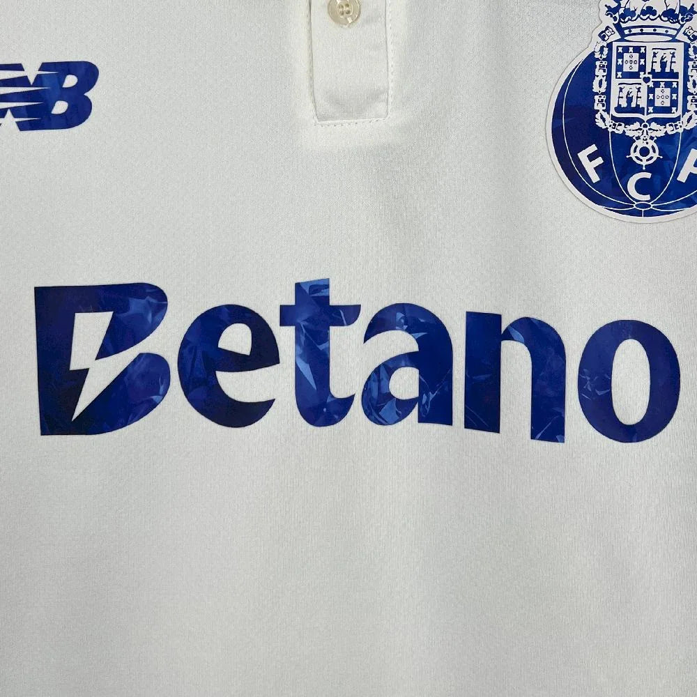 Maillot extérieur du FC Porto 2025-26, maillot officiel de football Le 12-ème Maillot, vue de face avec logo et design.