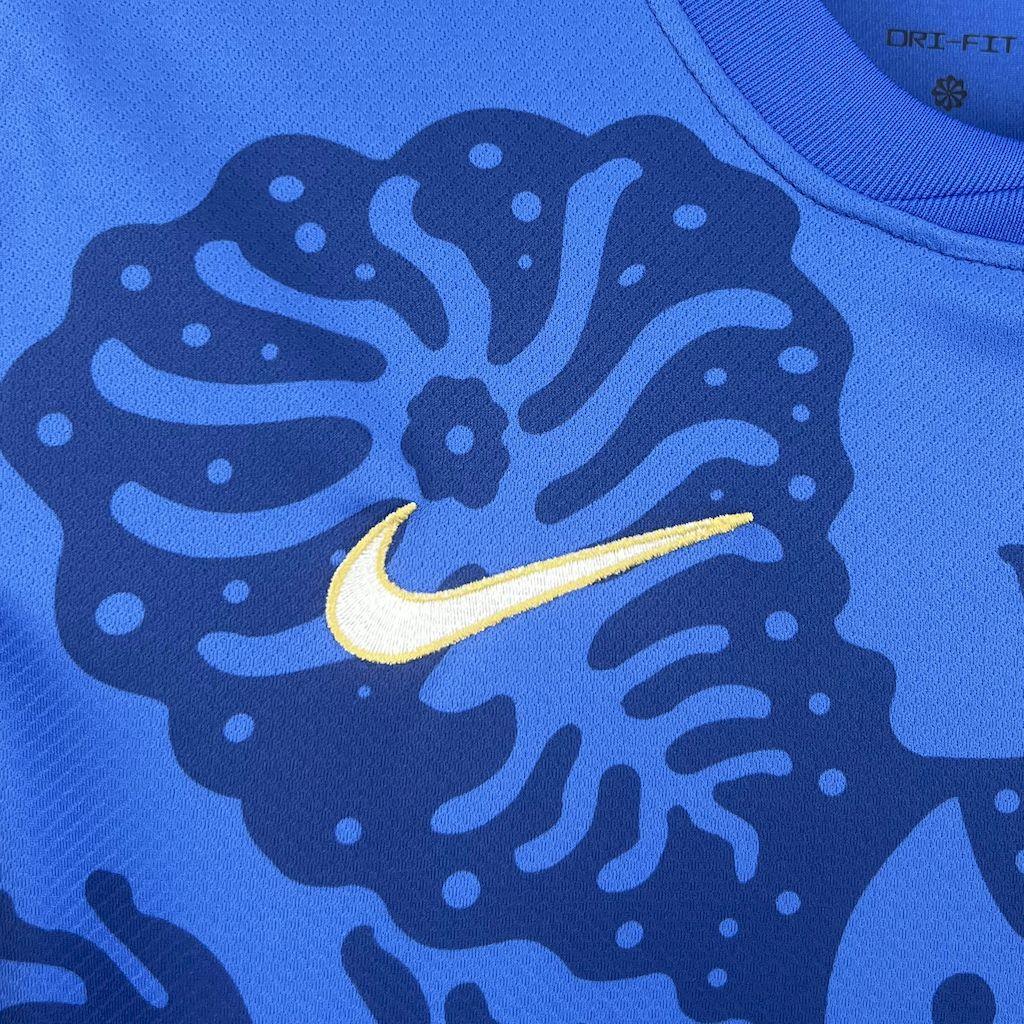 Maillot extérieur Finlande 2025-26 Le 12 -ème Maillot, vue de face avec logo et détails colorés sur le tissu