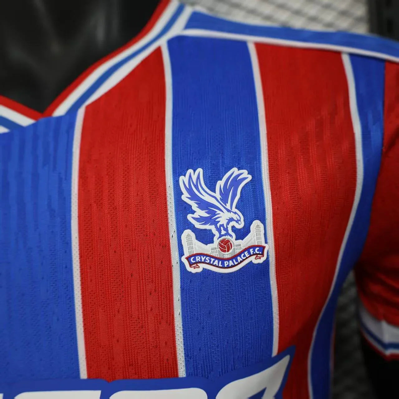 Maillot de football Crystal Palace 2025-26, marque Le 12 -ème Maillot, vue de face avec logo et détails du maillot.