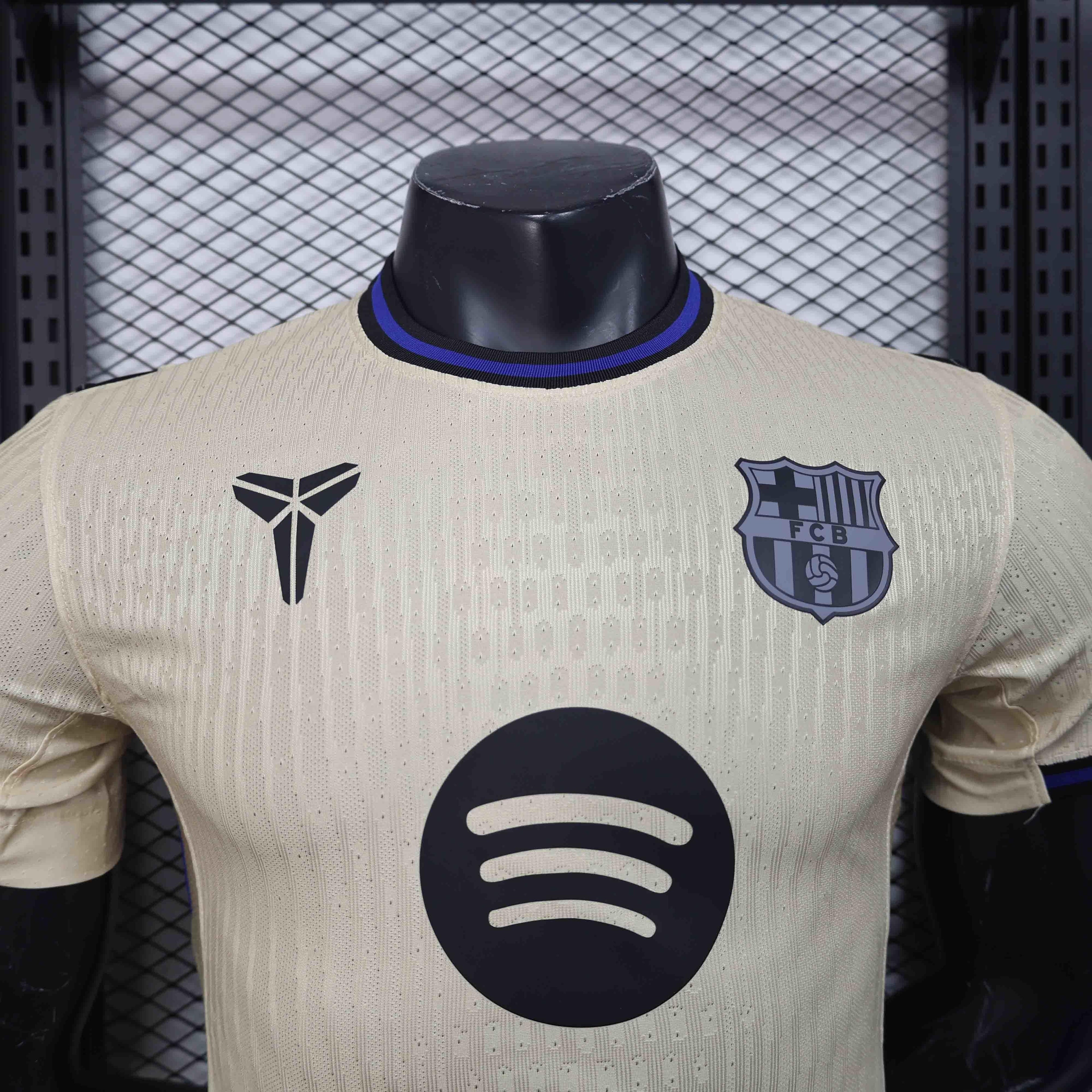 Maillot extérieur FC Barcelone 2025-26 Le 12 -ème, maillot de football avec logo et design moderne visible sur l'image.