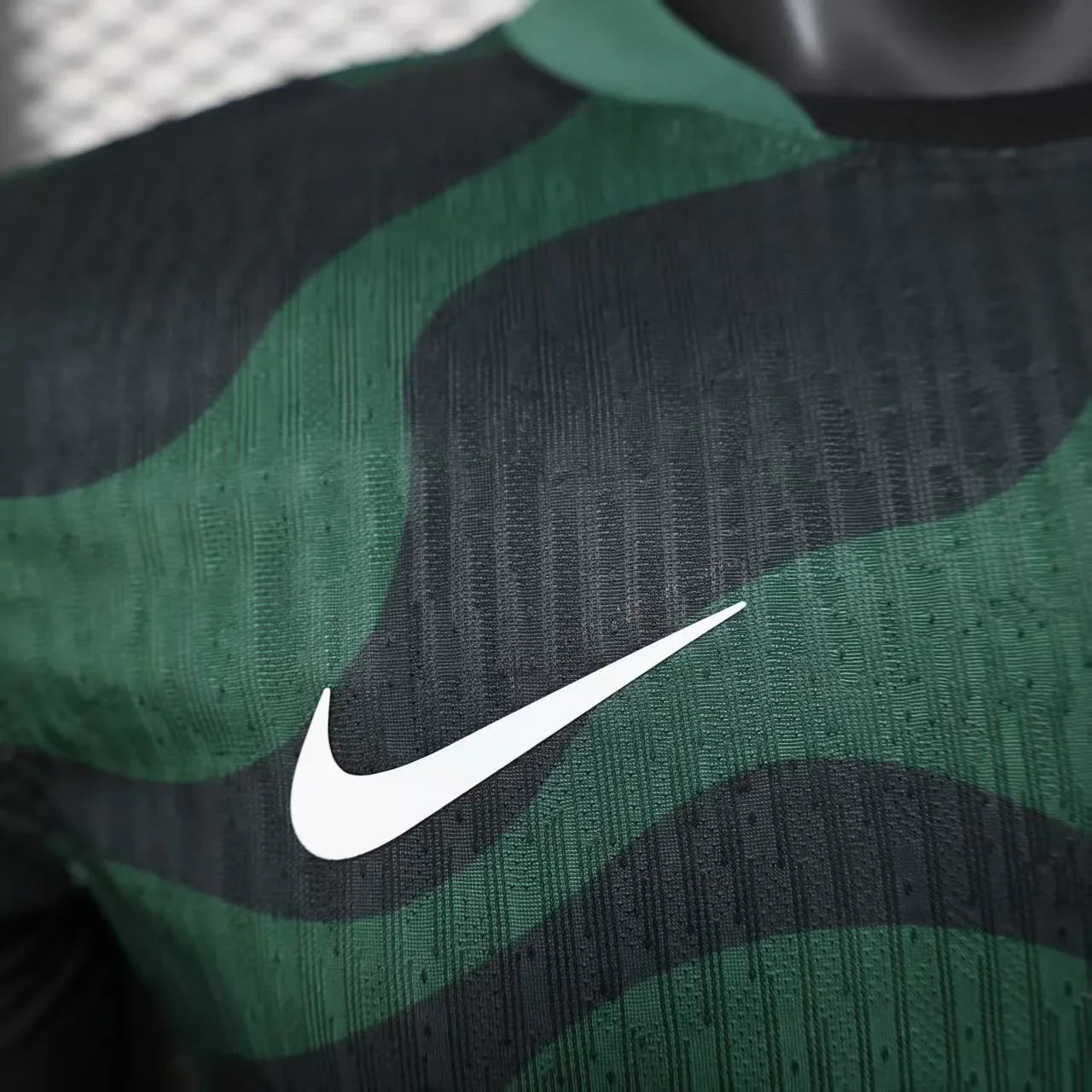 Maillot sportif Le 12 -ème Maillot 2025-26, jersey de sport avec logo, vue en gros plan sur le tissu et la conception.
