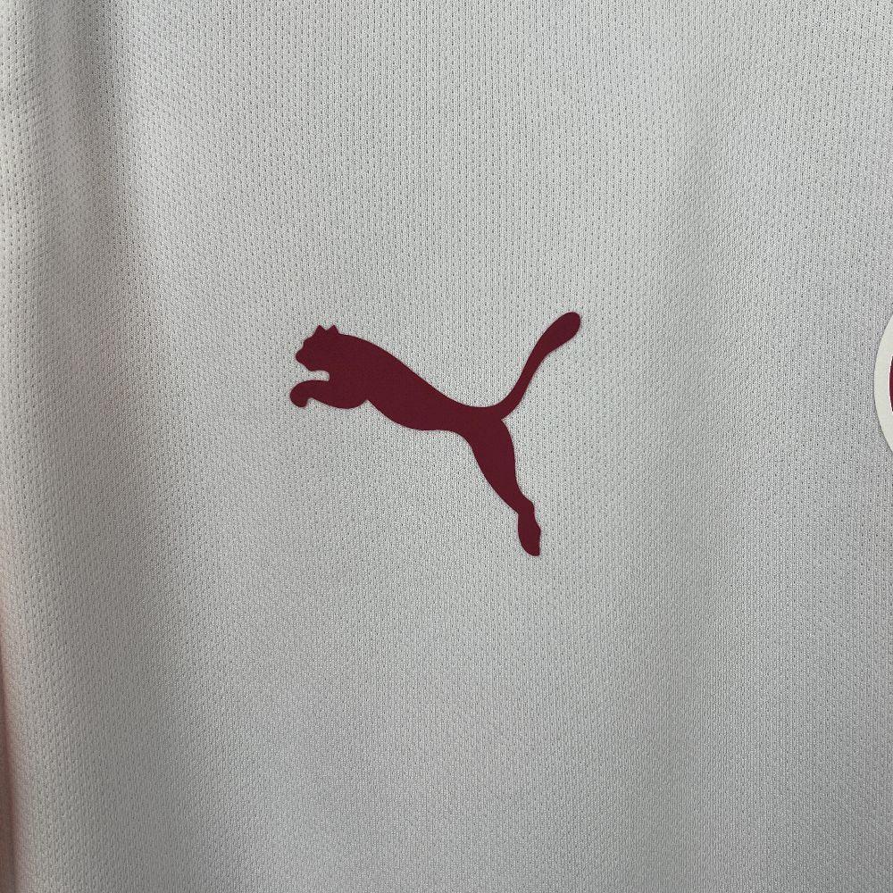 Maillot extérieur du Galatasaray 2025-26 signé Le 12-ème Maillot, vue de face avec logo et design du kit.