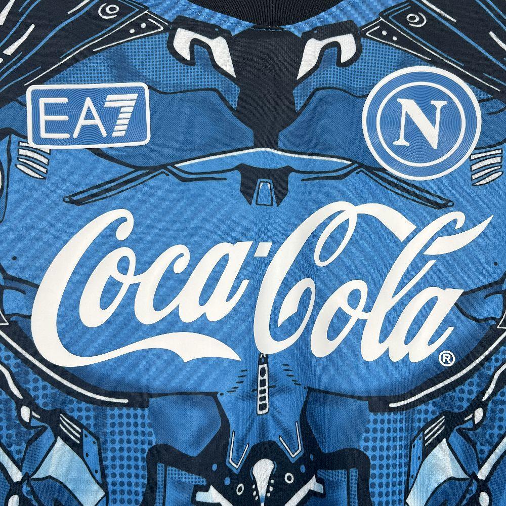 Maillot Napoli concept 2025-26 de Le 12 -ème Maillot, maillot de football avec design moderne et logo Napoli visible.