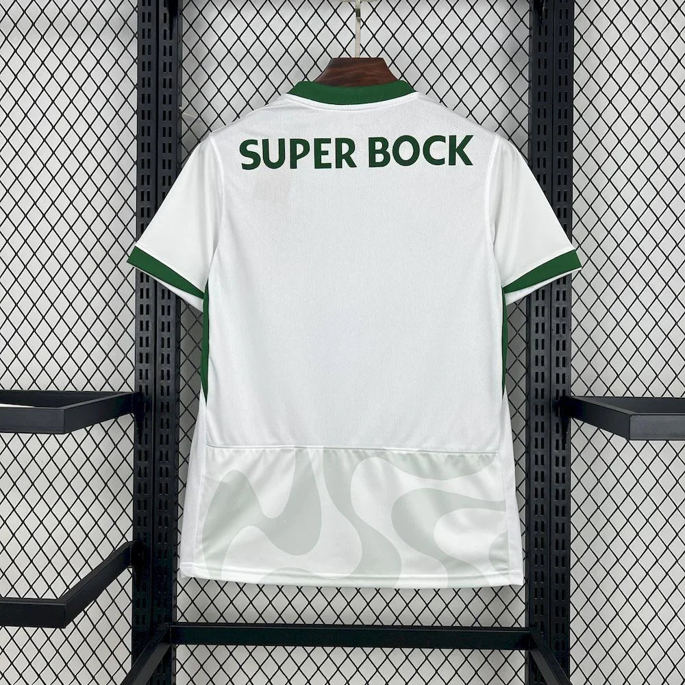 Maillot de football extérieur Sporting 2025-26 de la marque Le 12 -ème Maillot, vue frontale avec logo et design sportif.