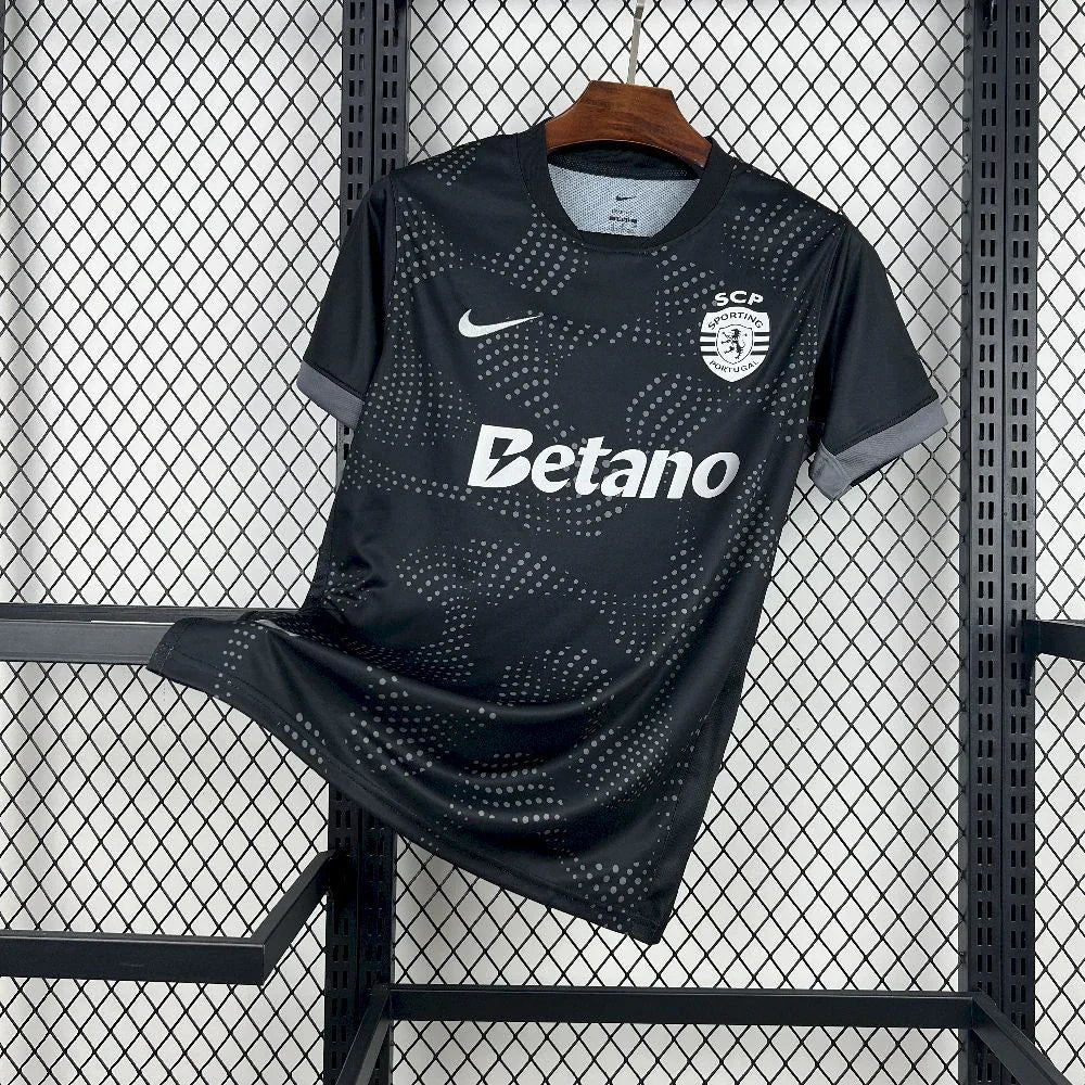 Maillot Sporting 2025-26 Le 12 -ème Maillot, vue de face, avec logo et design sportif, sur fond neutre.