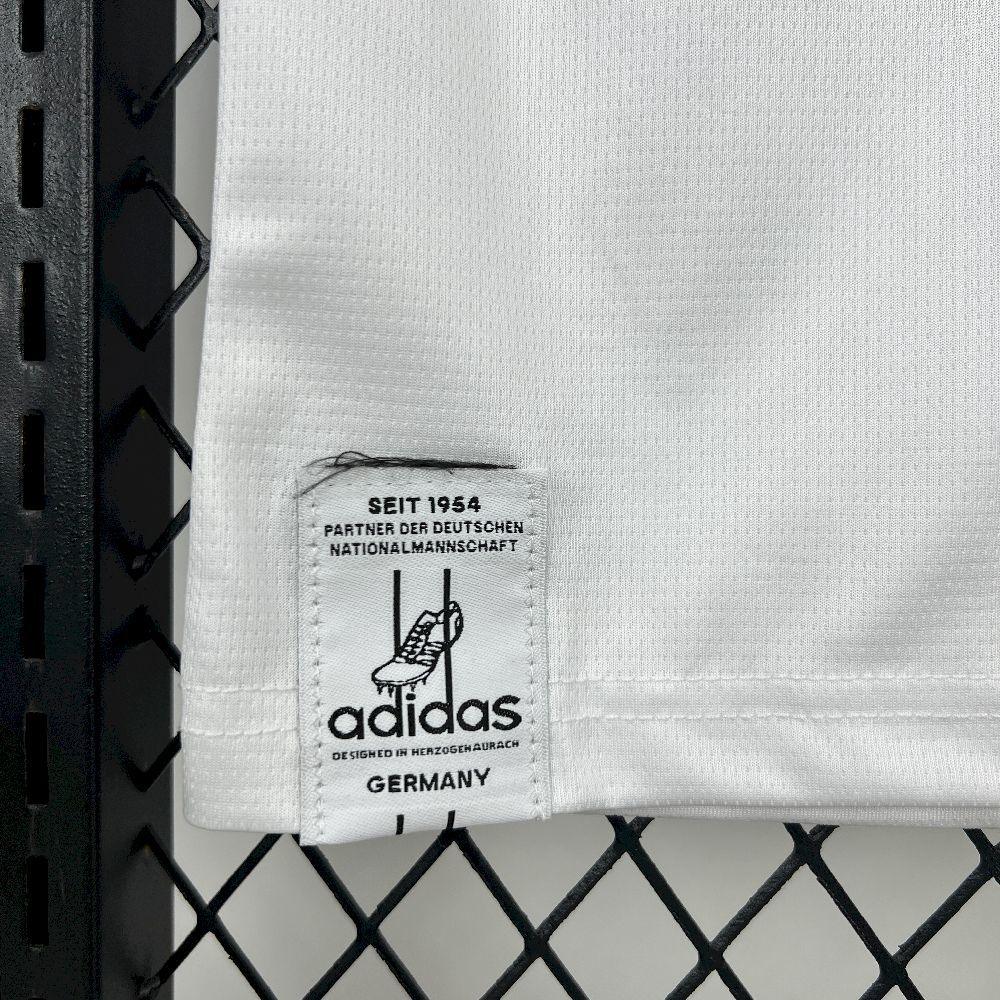 Maillot de football Allemagne 2025 Le 12 -ème Maillot, maillot officiel avec design moderne, vue de face sur fond neutre