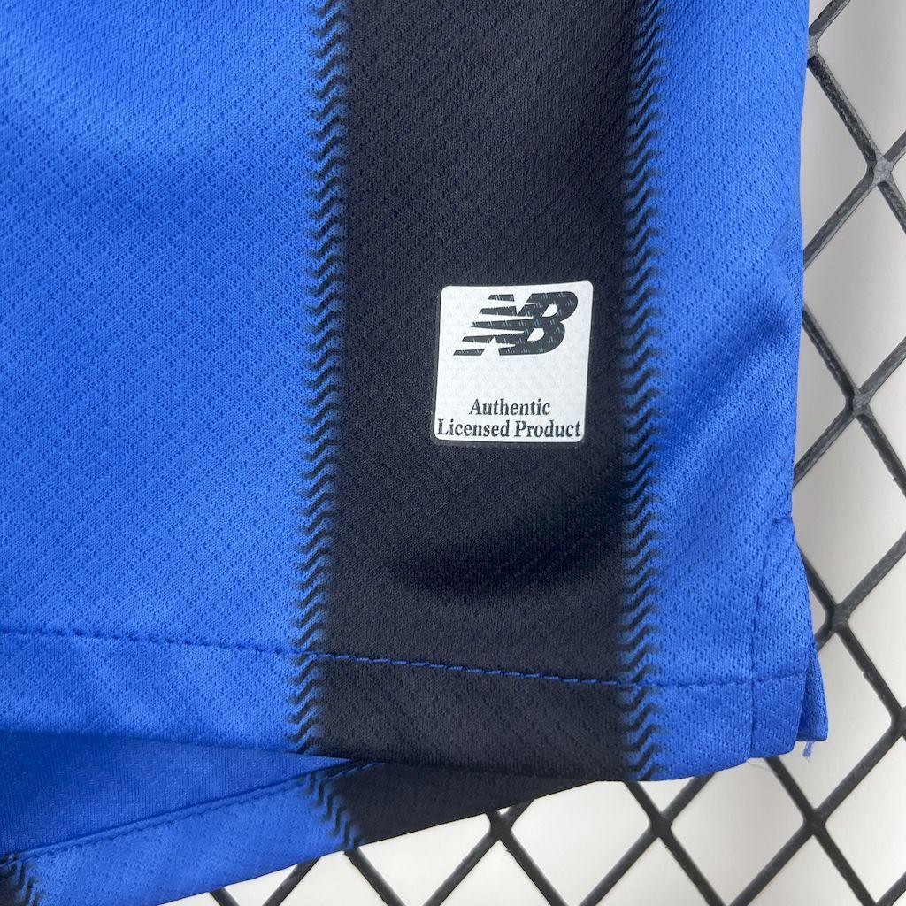 Maillot de football Atalanta 2025-26 Le 12 -ème Maillot, maillot bleu avec logo de l'équipe et détails de design.