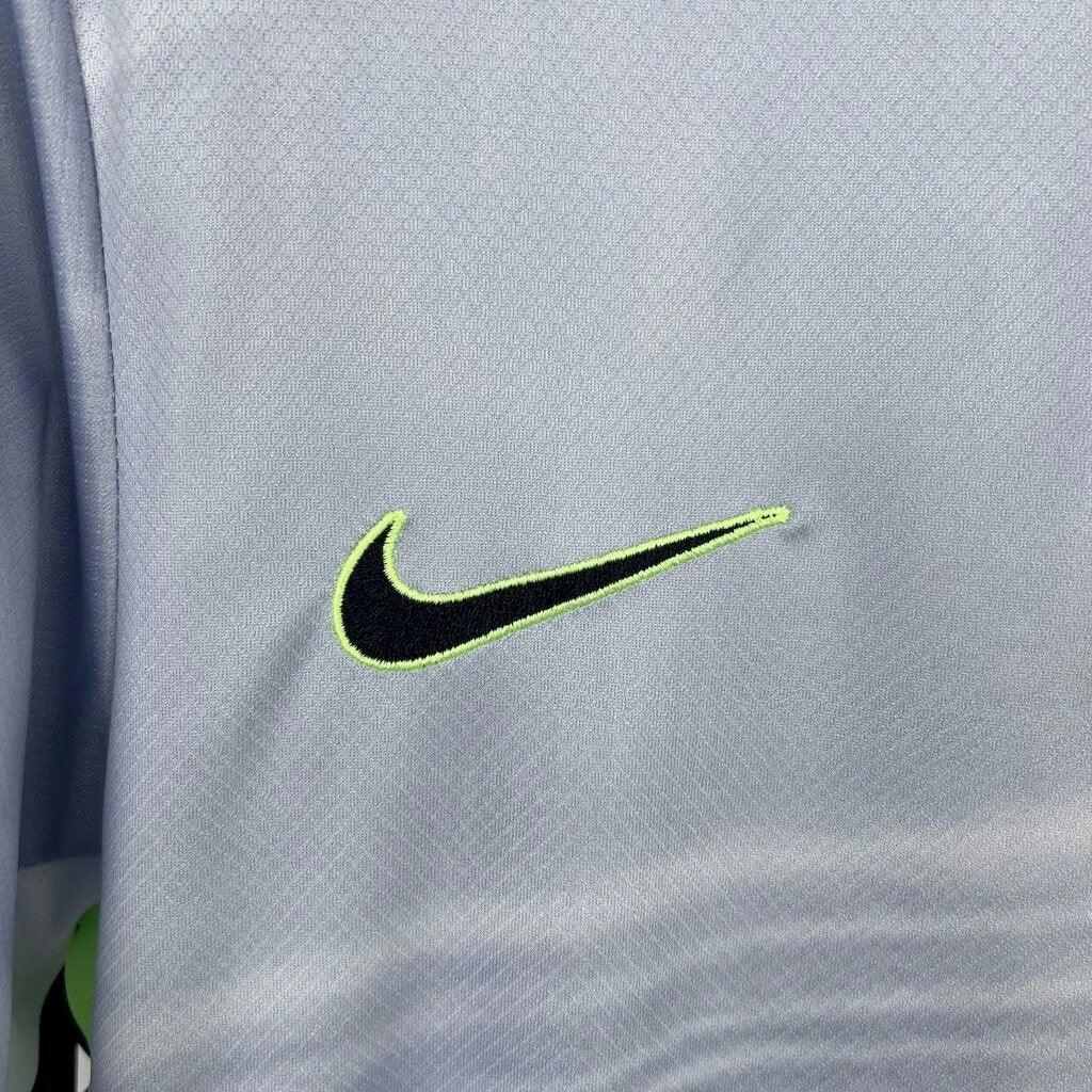 Maillot extérieur Wolfsburg 2025-26 Le 12 -ème, maillot de football avec logo et design officiel visible.
