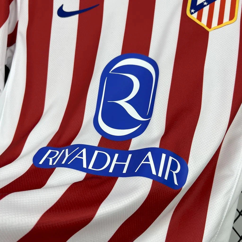 Maillot Atlético Madrid 2025-26, maillot de football de la marque Le 12 -ème Maillot, vue de face avec logo et détails du design