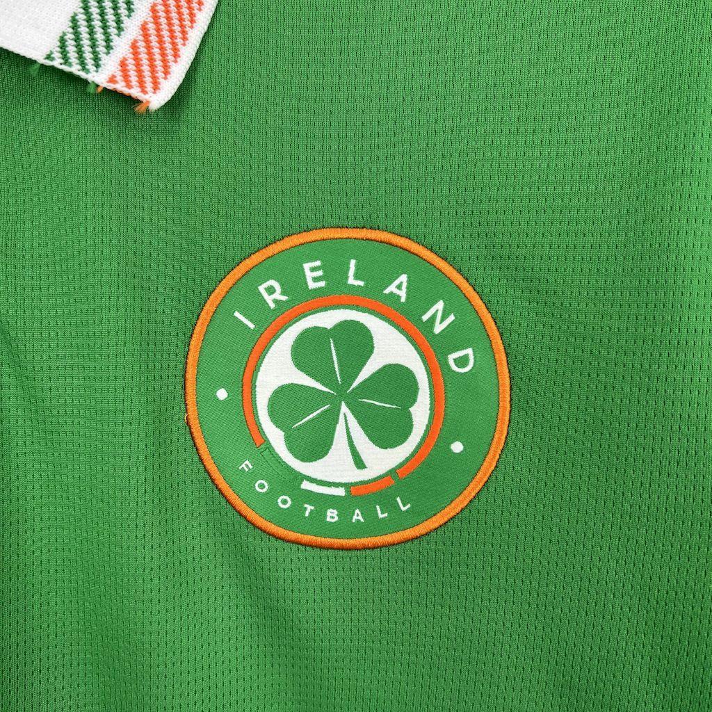 Maillot de football Irlande 2025 Le 12 -ème Maillot, maillot vert avec logo et détails sportifs visibles.