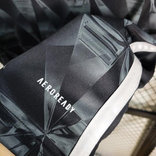 Maillot de football Ajax 2023-2024 édition third noir, signé Le 12 -ème Maillot, avec logo et détails de l'équipe sur le devant.