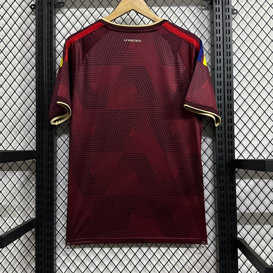 Maillot domicile Venezuela 25/26 Le 12 -ème Maillot, maillot de football jaune avec détails bleus et logo officiel.