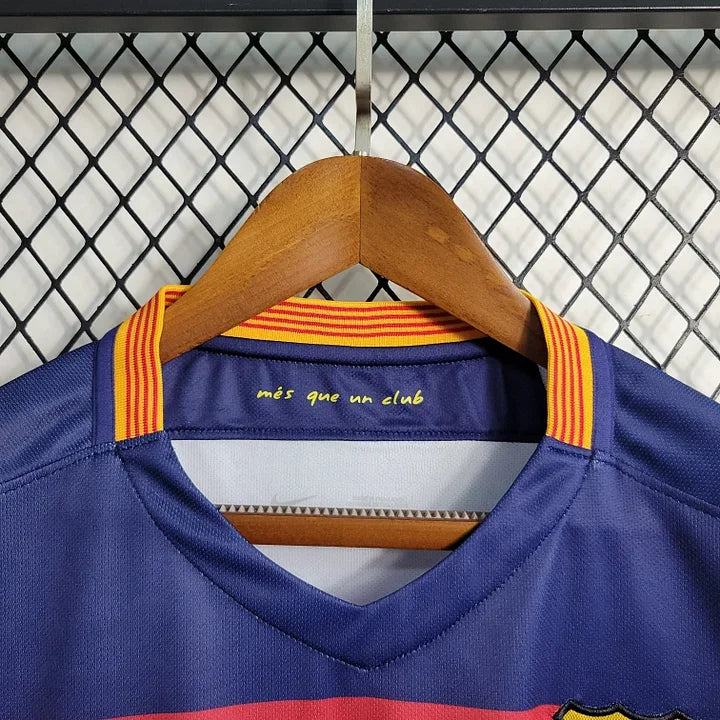 Maillot rétro FC Barcelone 2015 2016 Le 12 -ème Maillot, maillot de football avec logo blaugrana et détails vintage.