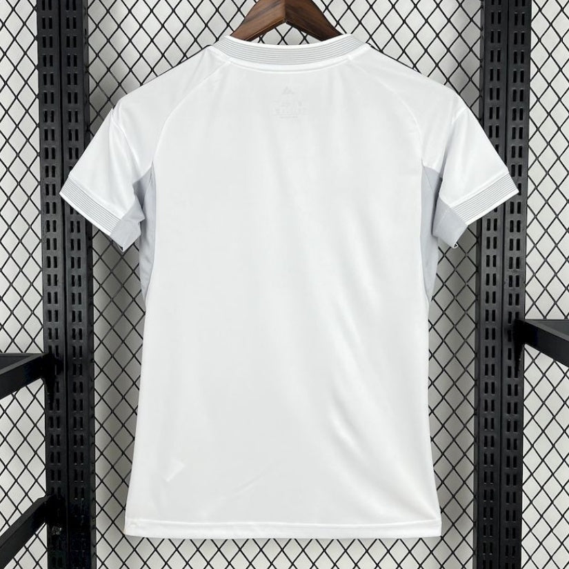 Maillot domicile femme Real Madrid 25/26 Le 12 -ème Maillot, maillot de football blanc avec logo du club et détails en bleu